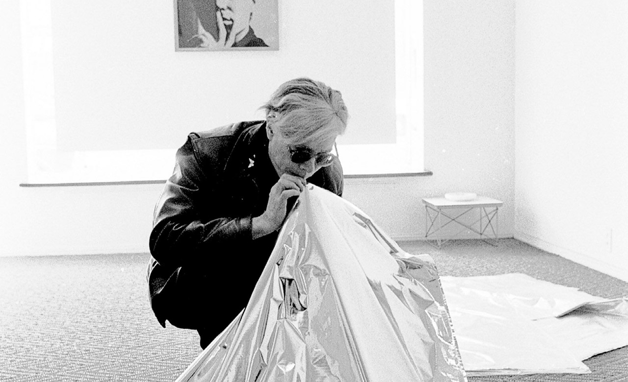 Steve Schapiro Andy Warhol Blowing Up Silver Cloud Pillow, Los Angeles 1966 © Steve Schapiro