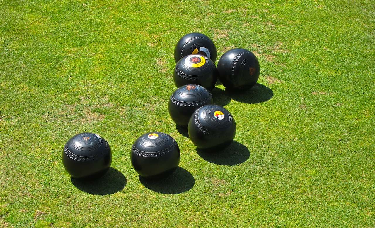 bowling-green-bowls-boules