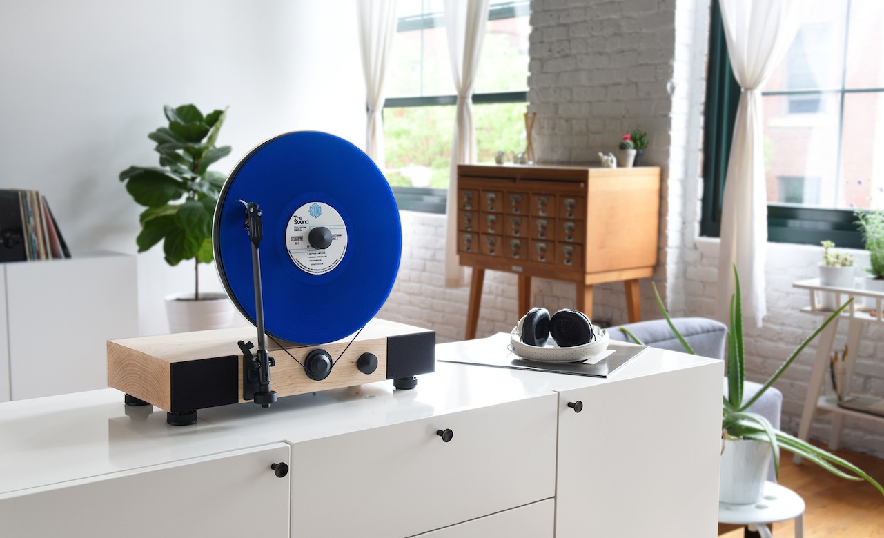 Gramovox floating record player