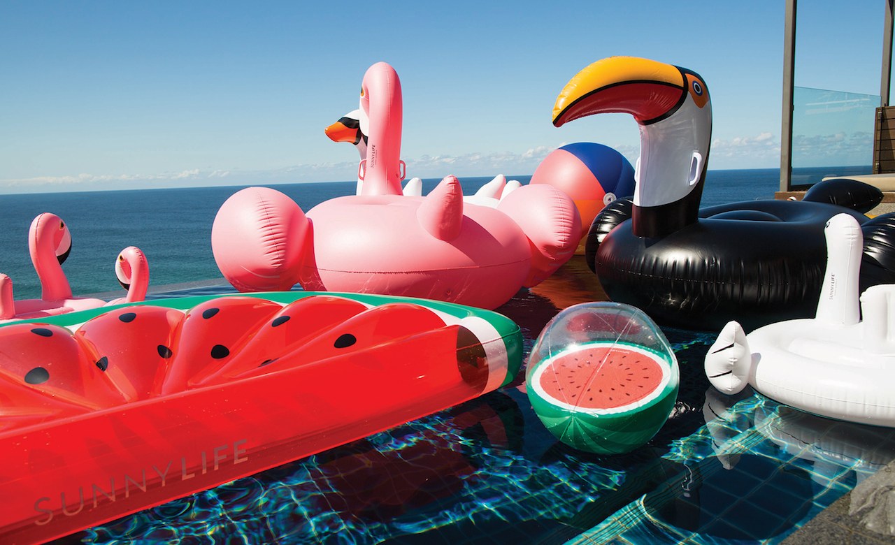 sunnylife-watermelon-beach-ball01