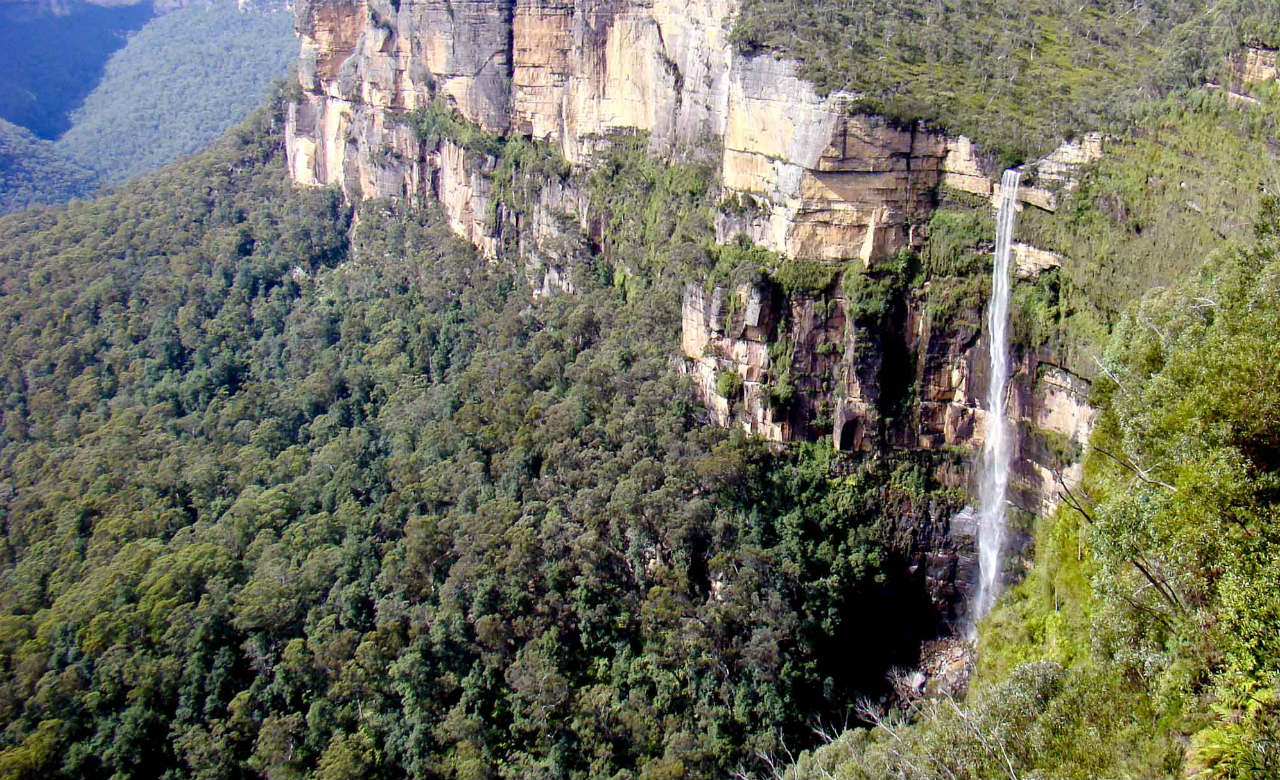 govetts-leap-lookout-waterfalll-national-parks-nsw