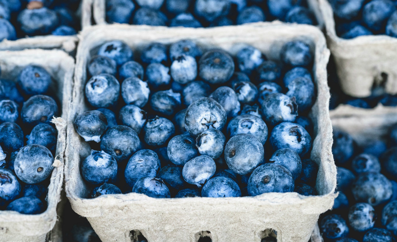 blueberries-market-food-weekend-stocksnap